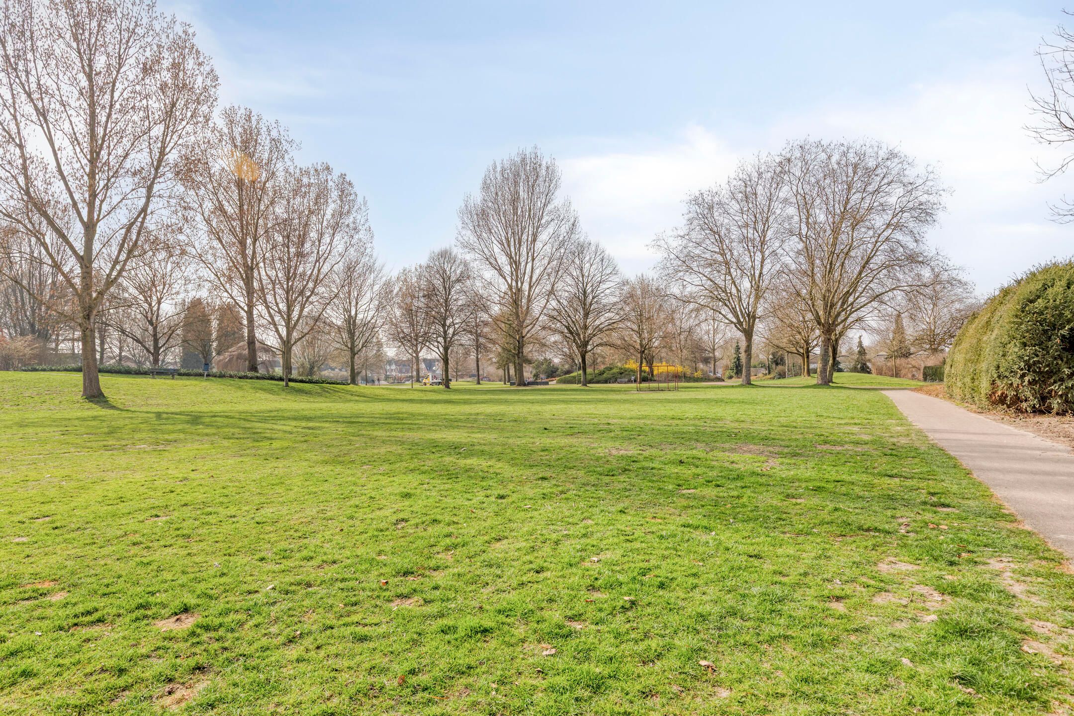 Foto 42 van Schout van der Voortstraat 4