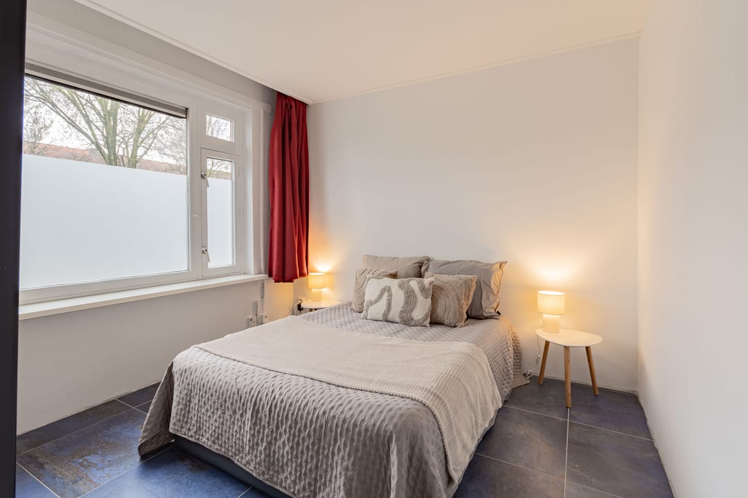 Spacious Ground Floor Apartment with Sunny Garden in Utrecht — 16