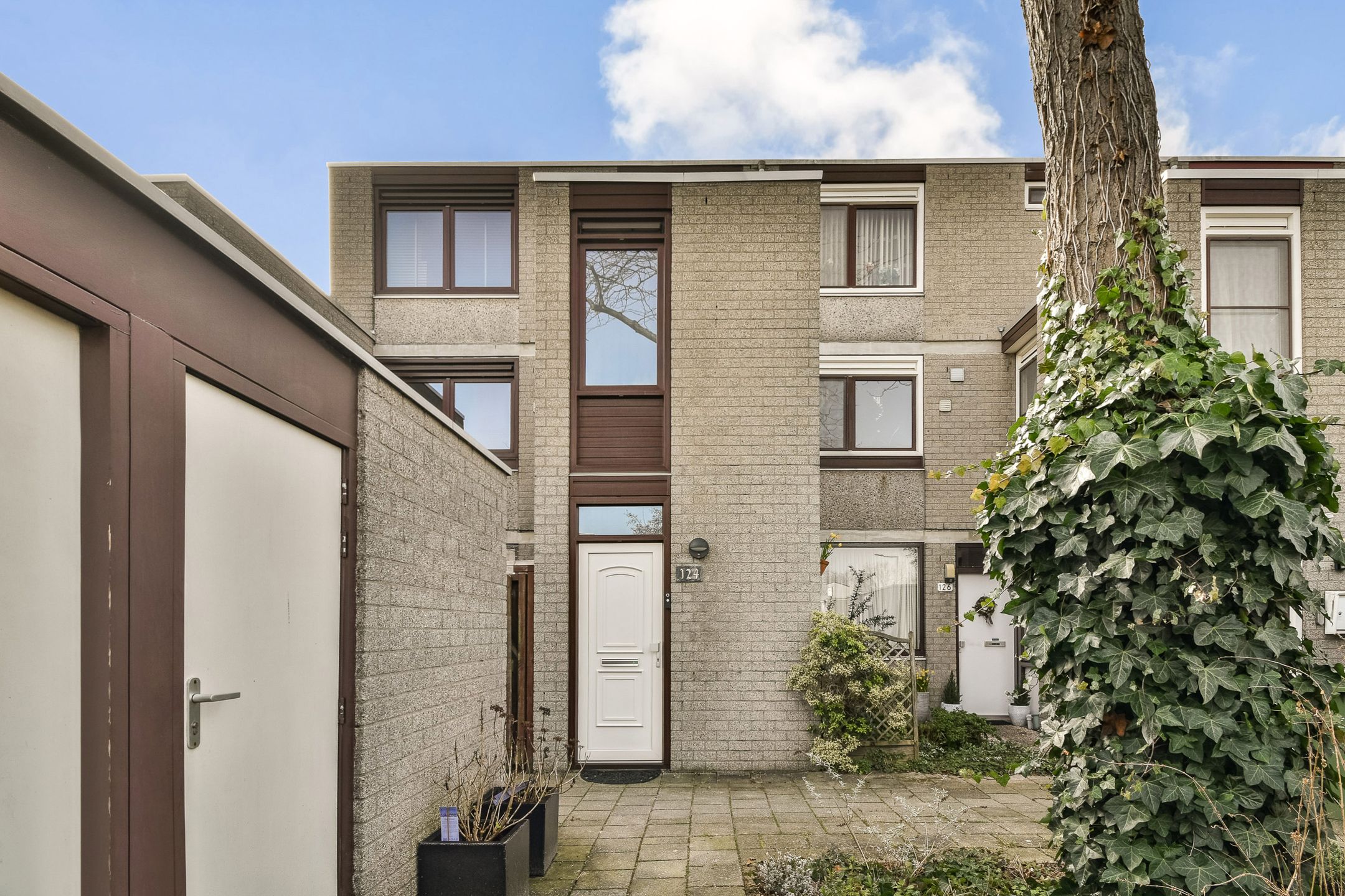 Buying a house in The Netherlands., Hoge Weije 124