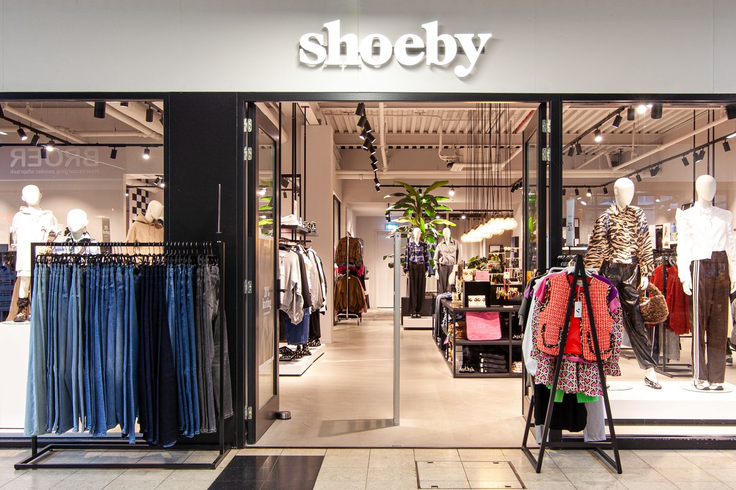 Bekijk foto 2 van Lekkenburg 43