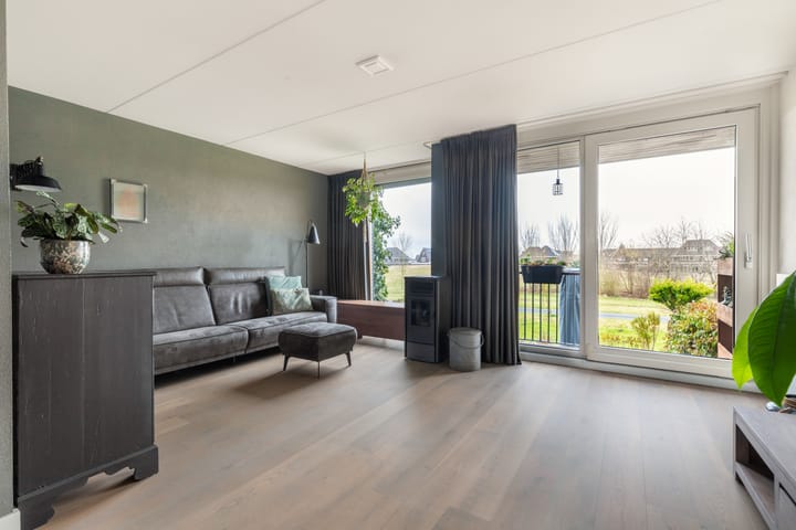 Photo 3 of Weegbree 21