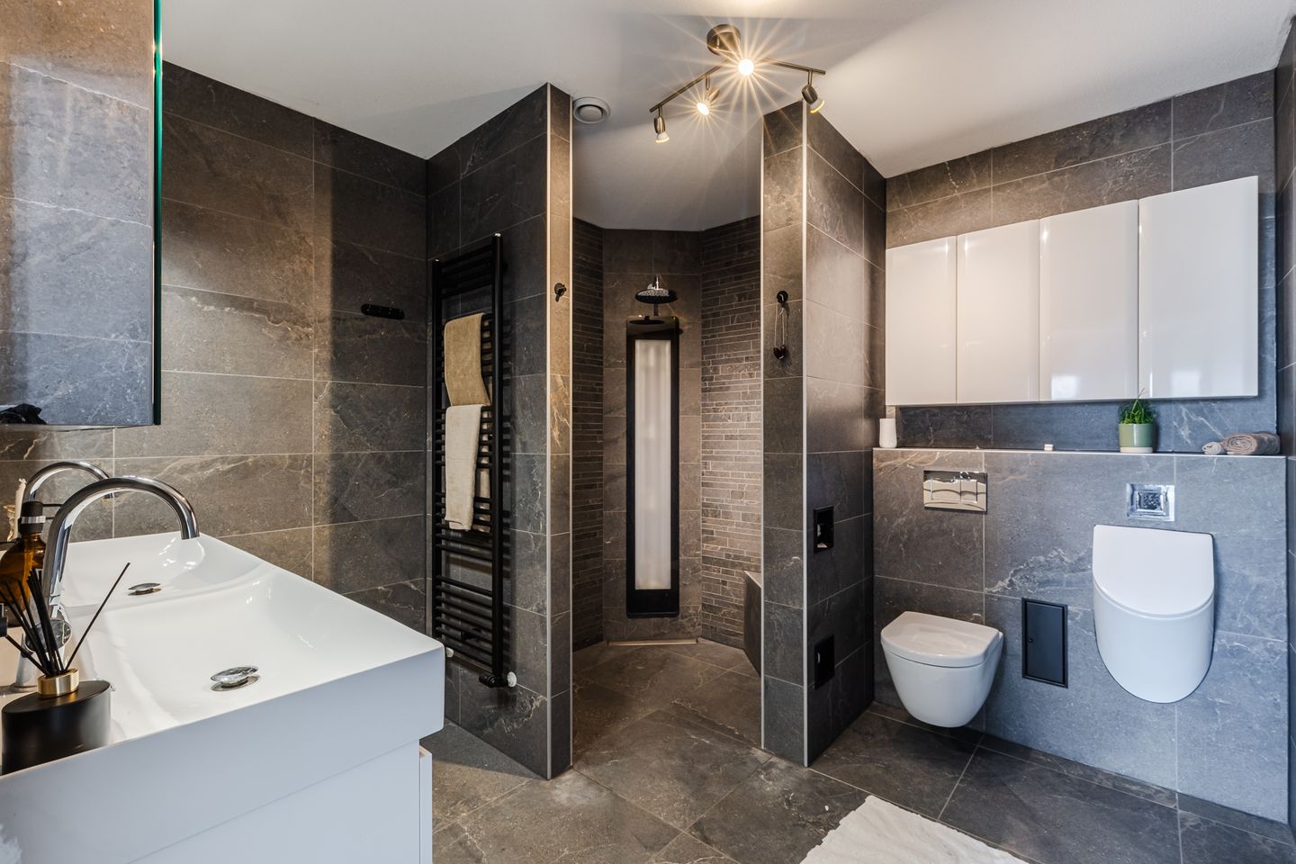 Foto 5 van Bermuda 110