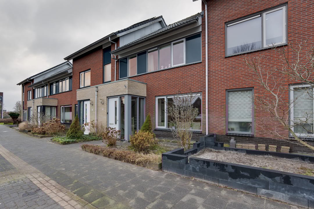 Photo 2 of Carry van Bruggenweg 9