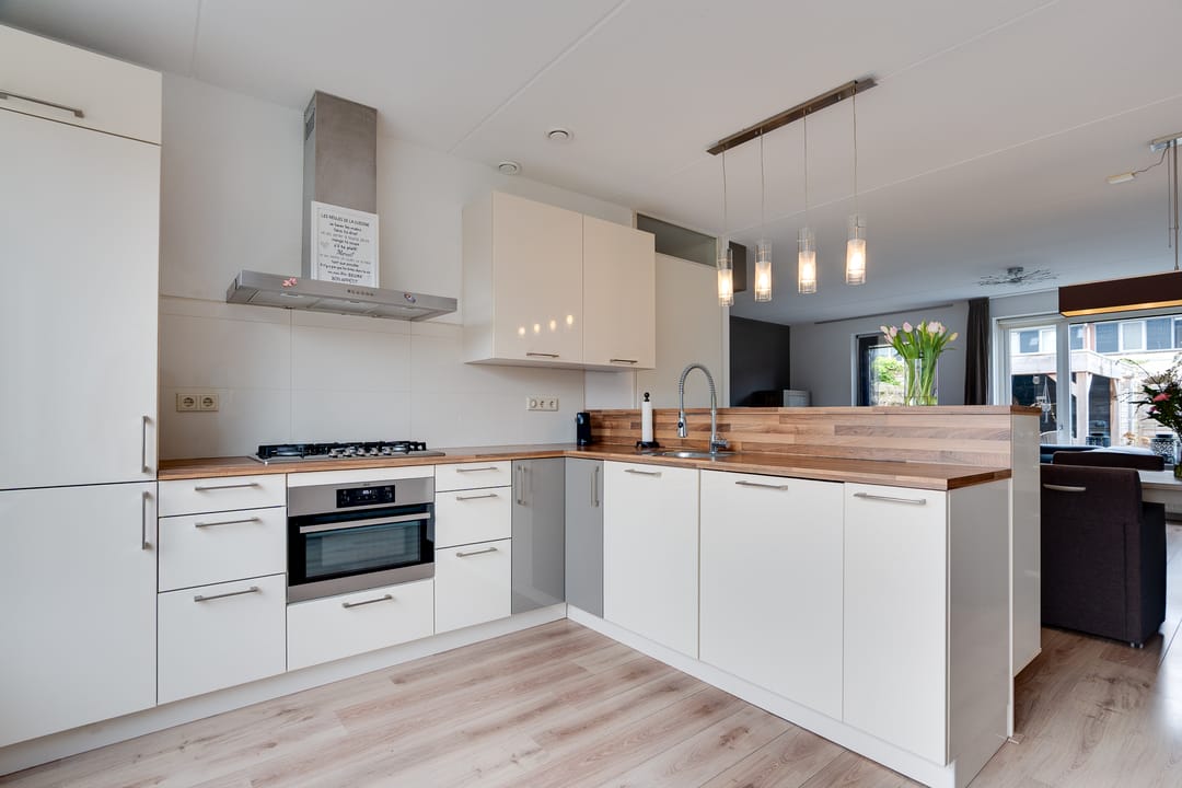 Photo 8 of Carry van Bruggenweg 9