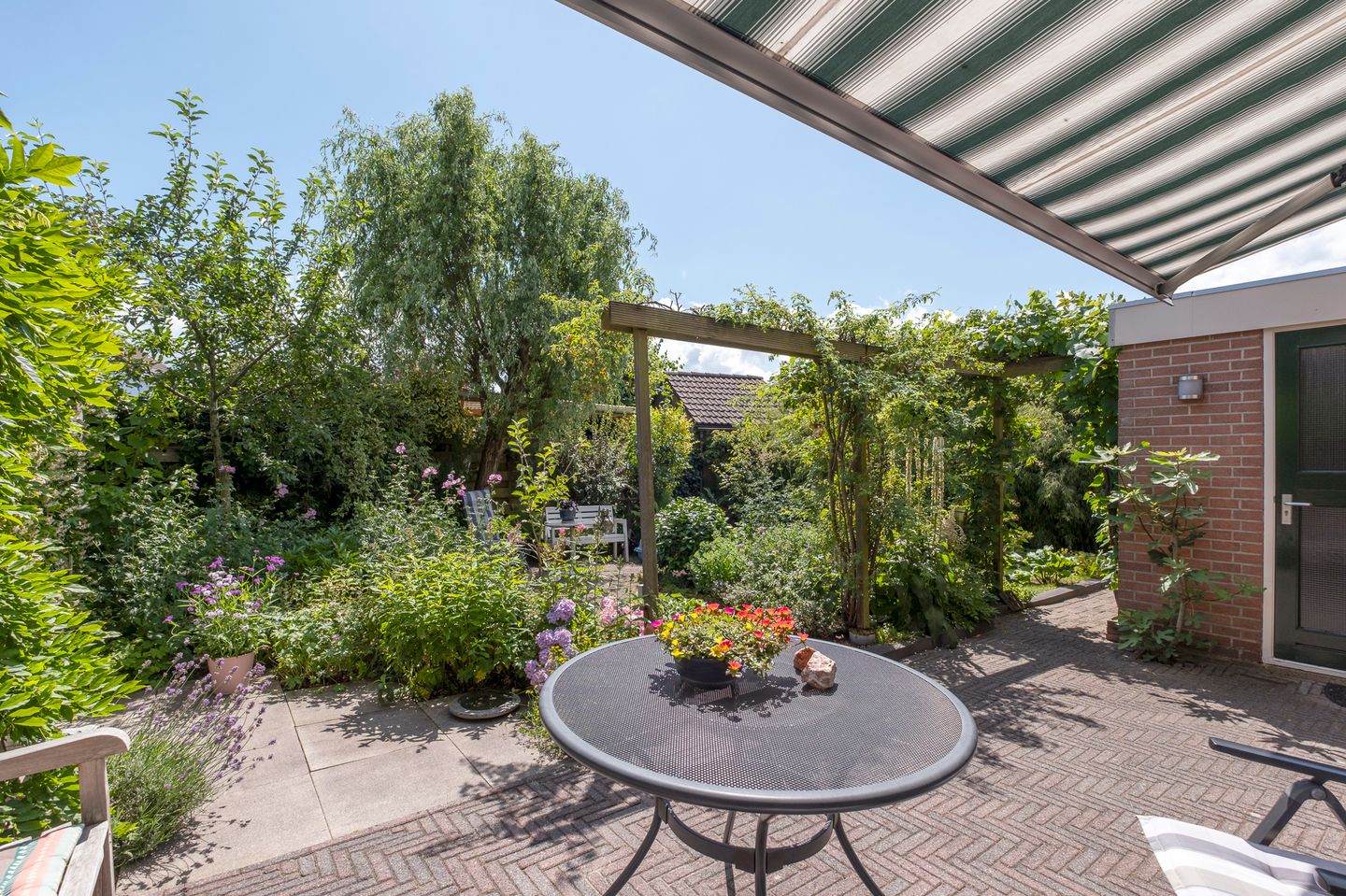 Photo 29 of De Made 3