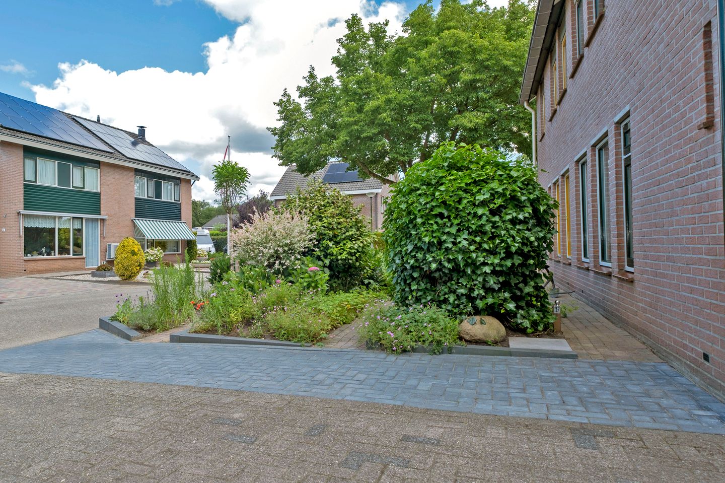 Photo 40 of De Made 3