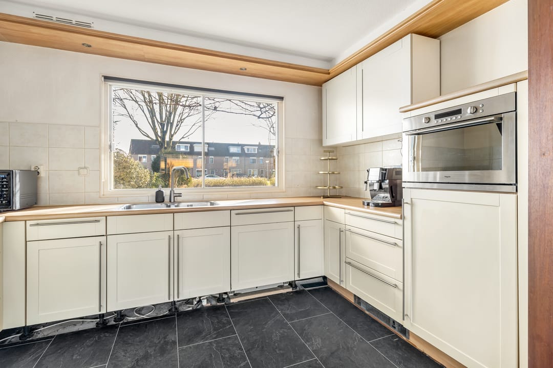 Spacious Characteristic Wooden Residence in Prime Zeewolde Location — 12