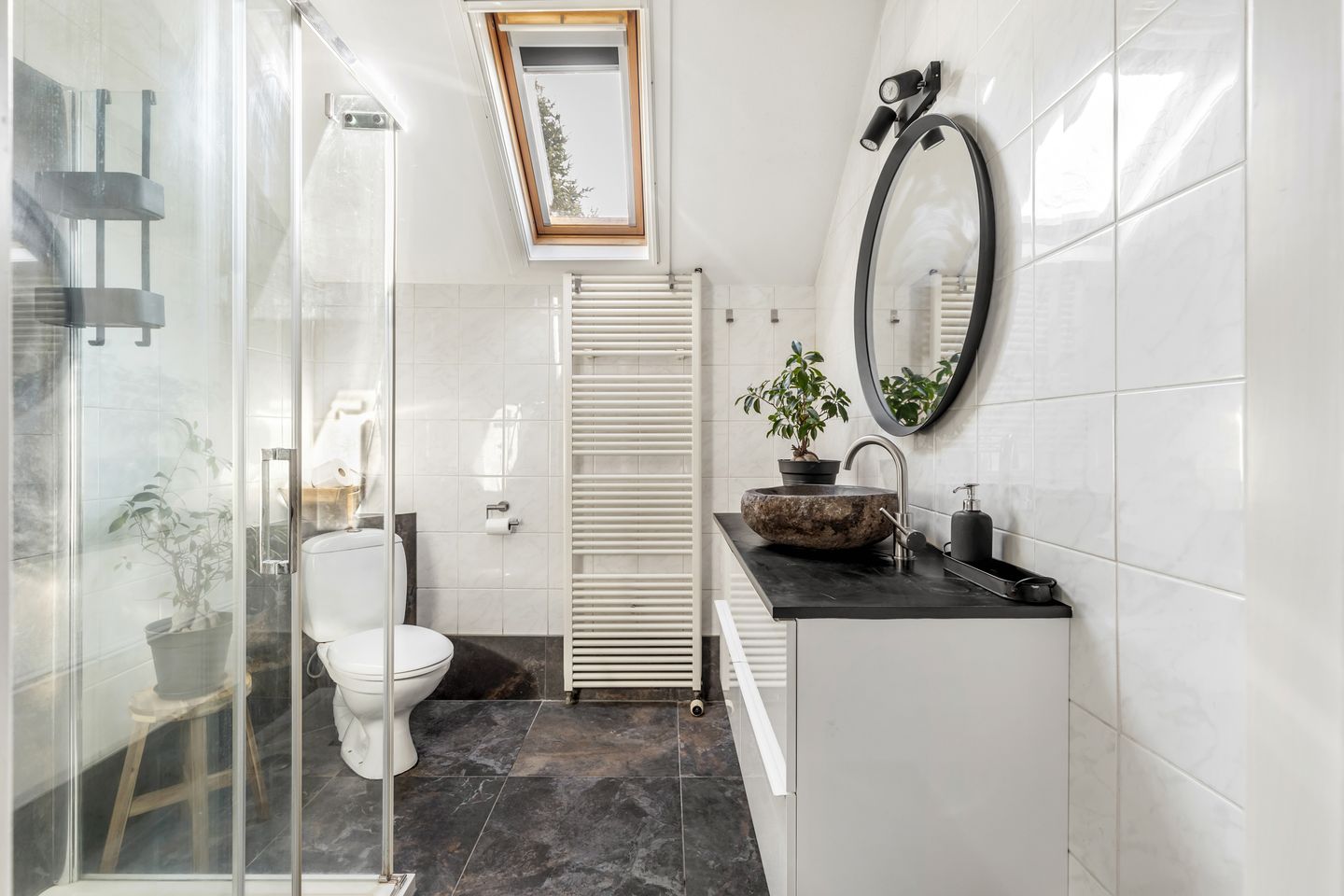 Spacious Characteristic Wooden Residence in Prime Zeewolde Location — 24