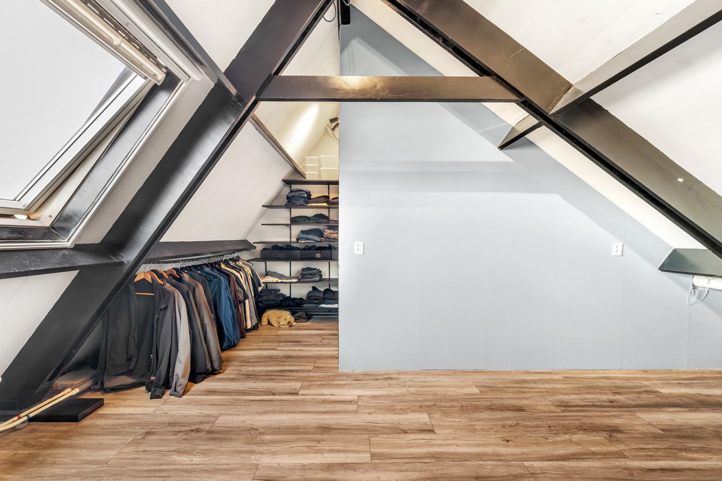 Spacious Characteristic Wooden Residence in Prime Zeewolde Location — 33