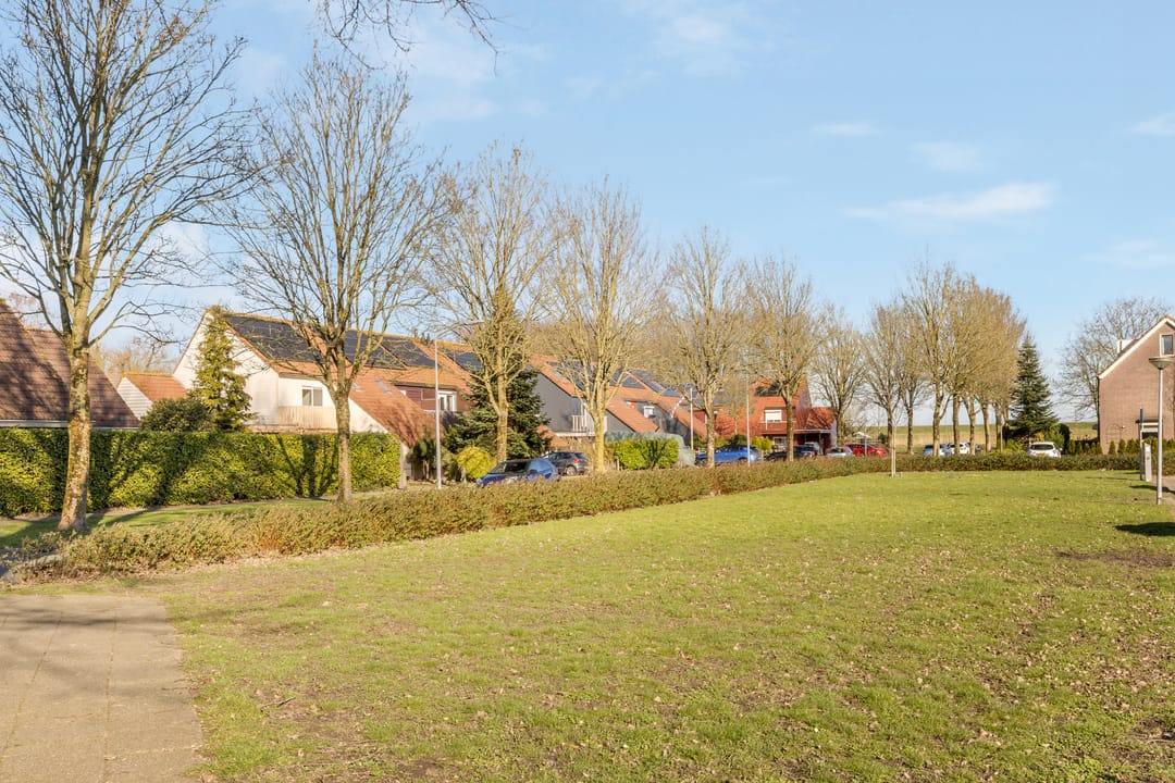 Spacious Characteristic Wooden Residence in Prime Zeewolde Location — 40