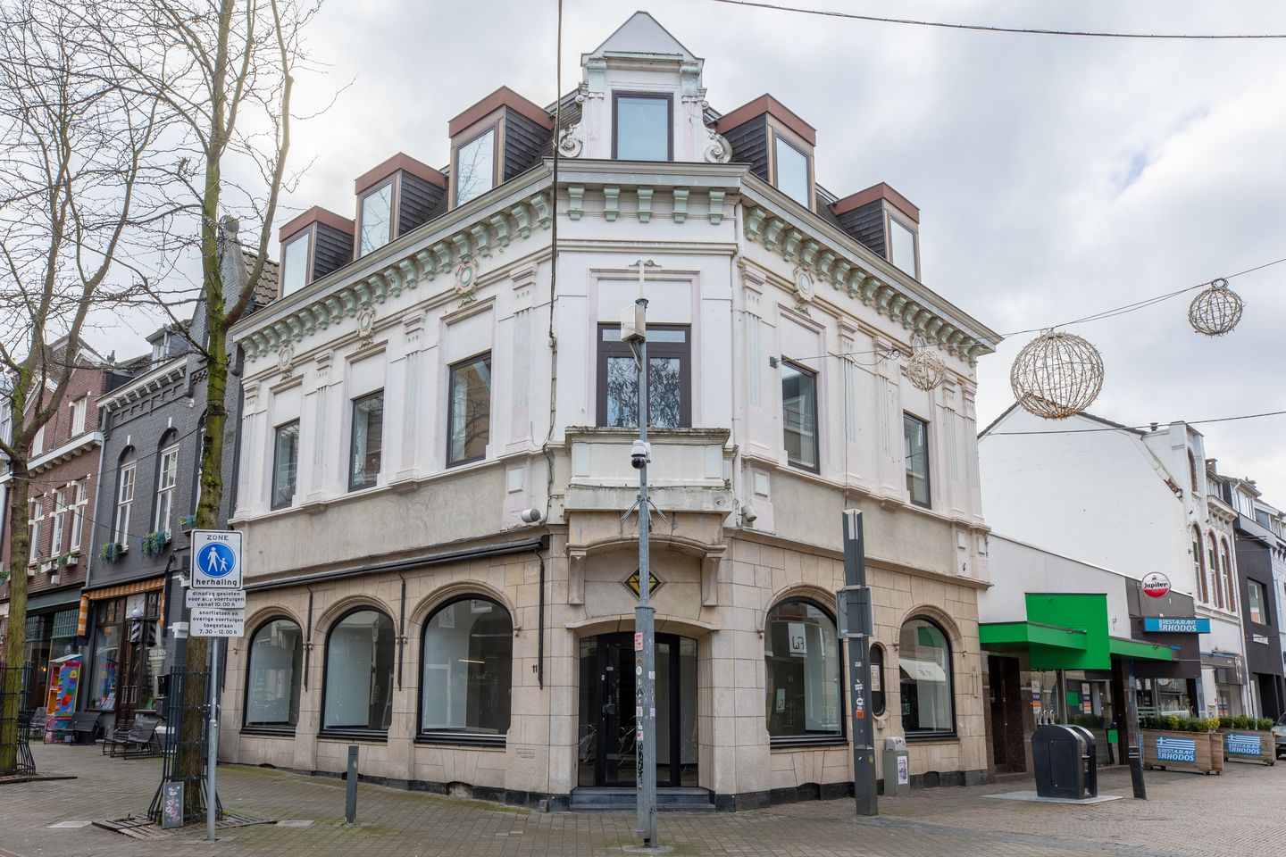 Bekijk foto 1 van Oranje Nassaustraat 11