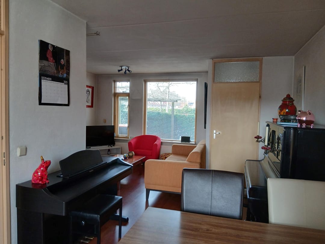 Spacious terraced house with four bedrooms and unobstructed views in Zwaag — 13