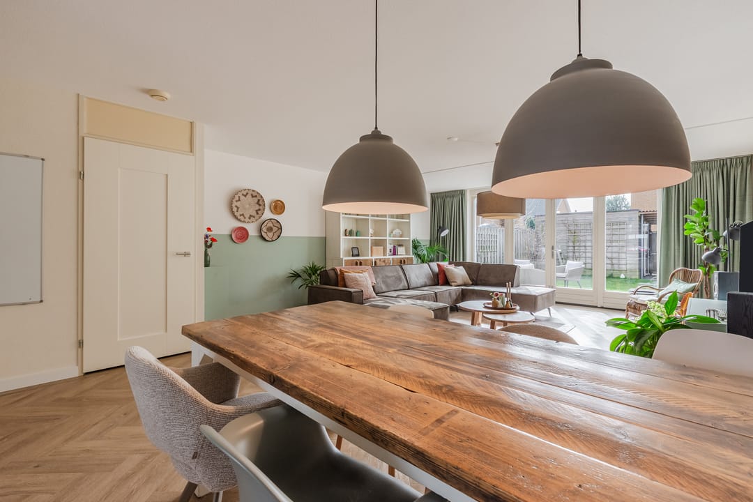 Spacious Move-in Ready Family Home with Sunny Garden in Nieuw-Vennep — 16