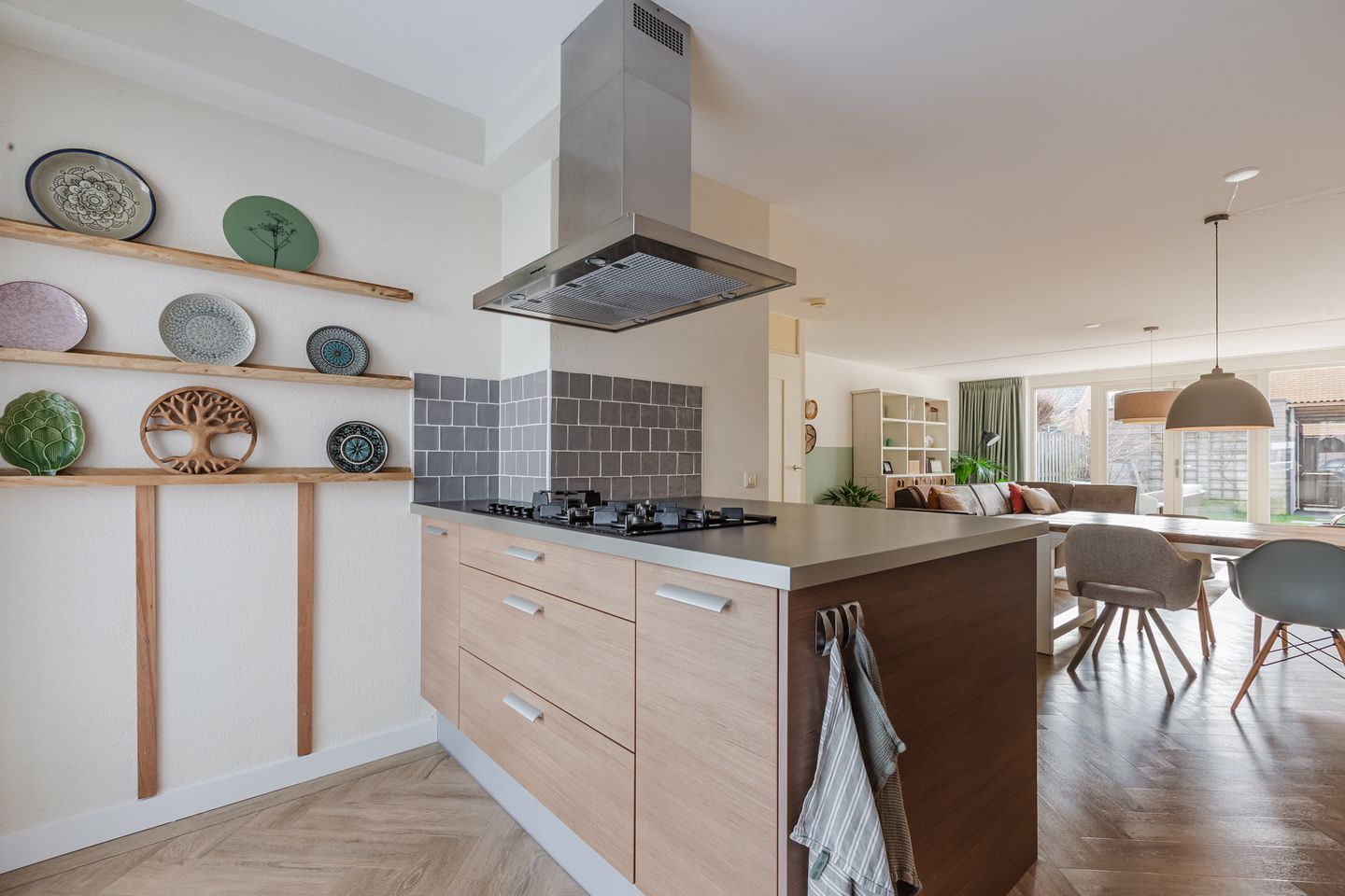 Spacious Move-in Ready Family Home with Sunny Garden in Nieuw-Vennep — 18