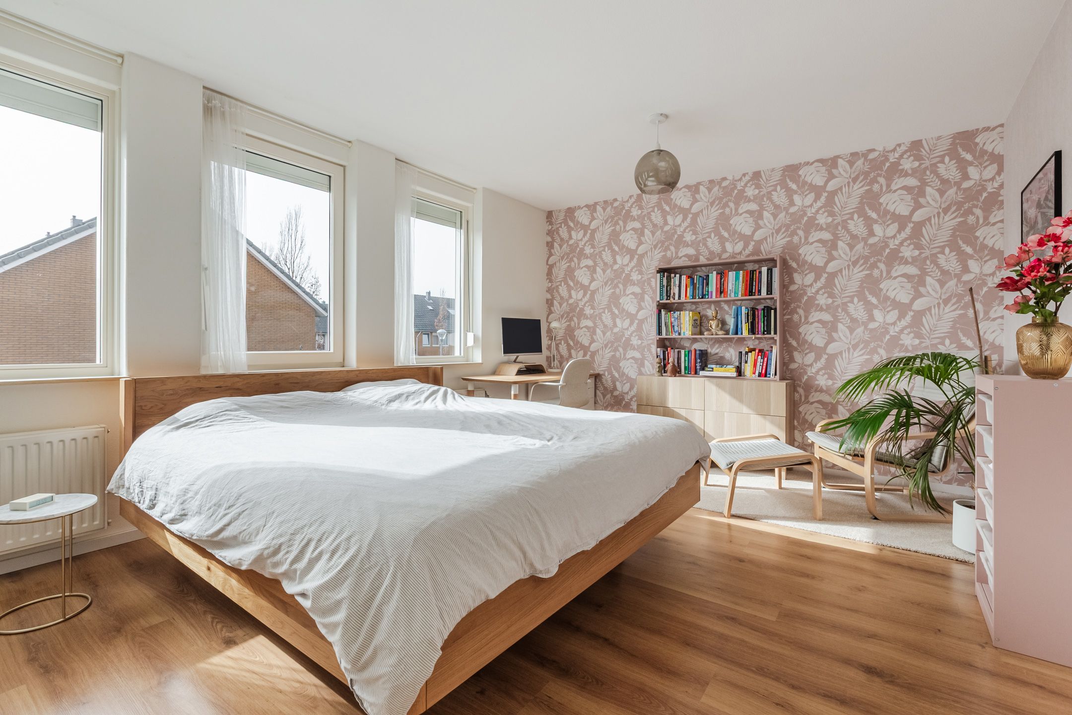Spacious Move-in Ready Family Home with Sunny Garden in Nieuw-Vennep — 23