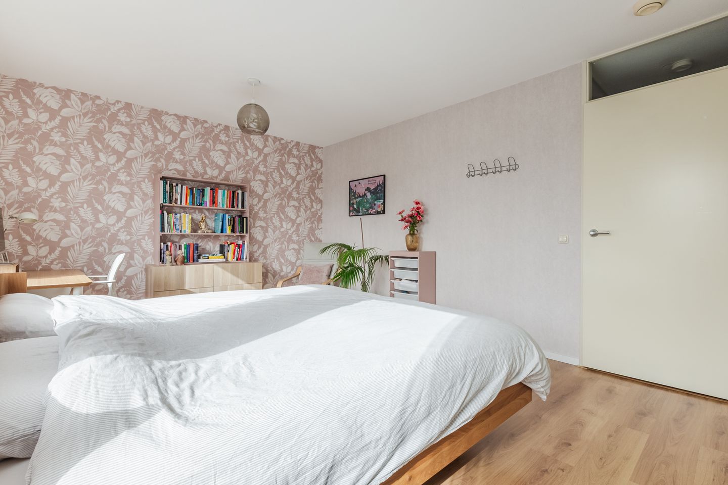 Spacious Move-in Ready Family Home with Sunny Garden in Nieuw-Vennep — 24