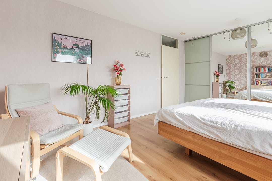 Spacious Move-in Ready Family Home with Sunny Garden in Nieuw-Vennep — 25