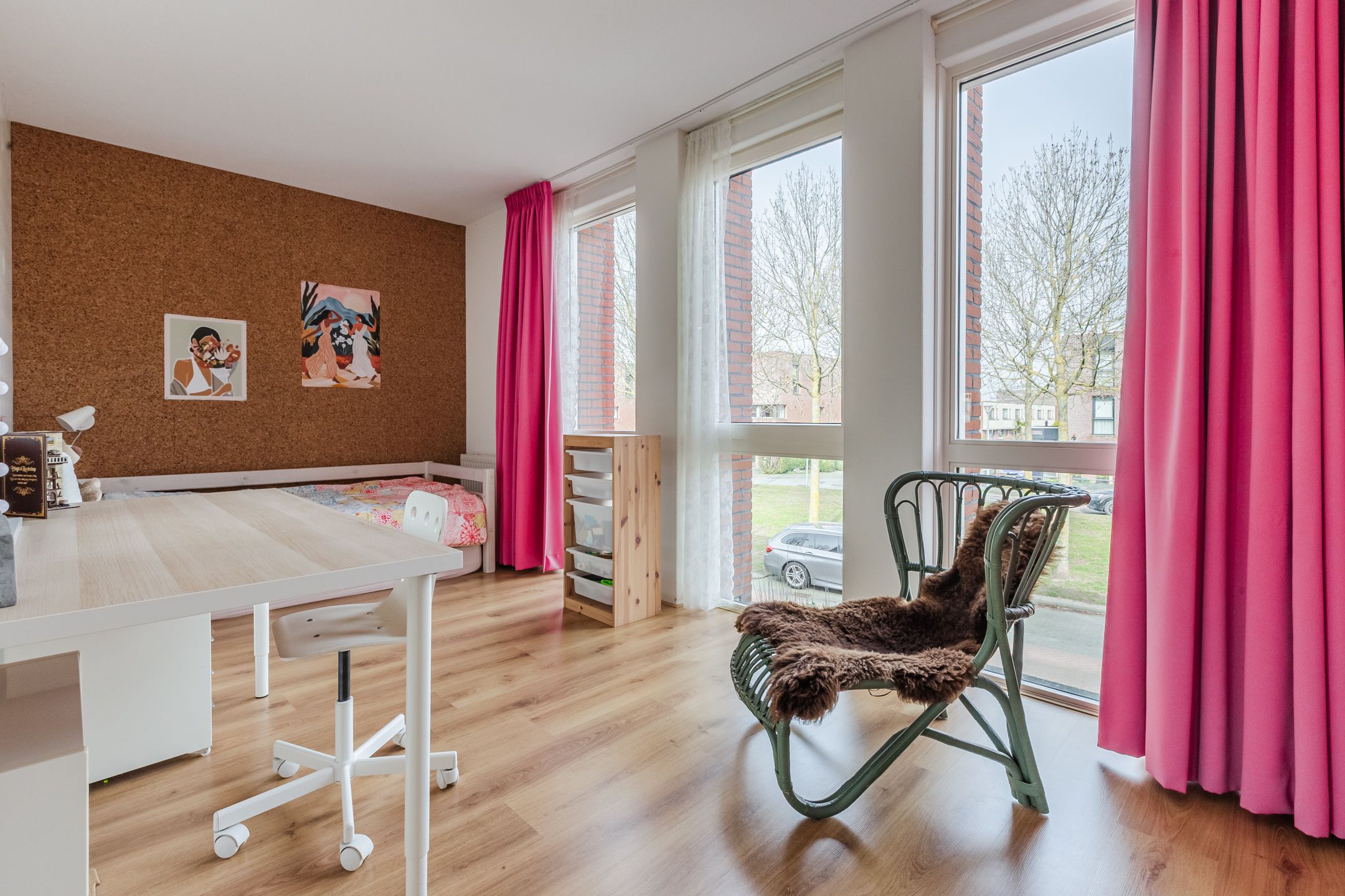 Spacious Move-in Ready Family Home with Sunny Garden in Nieuw-Vennep — 26