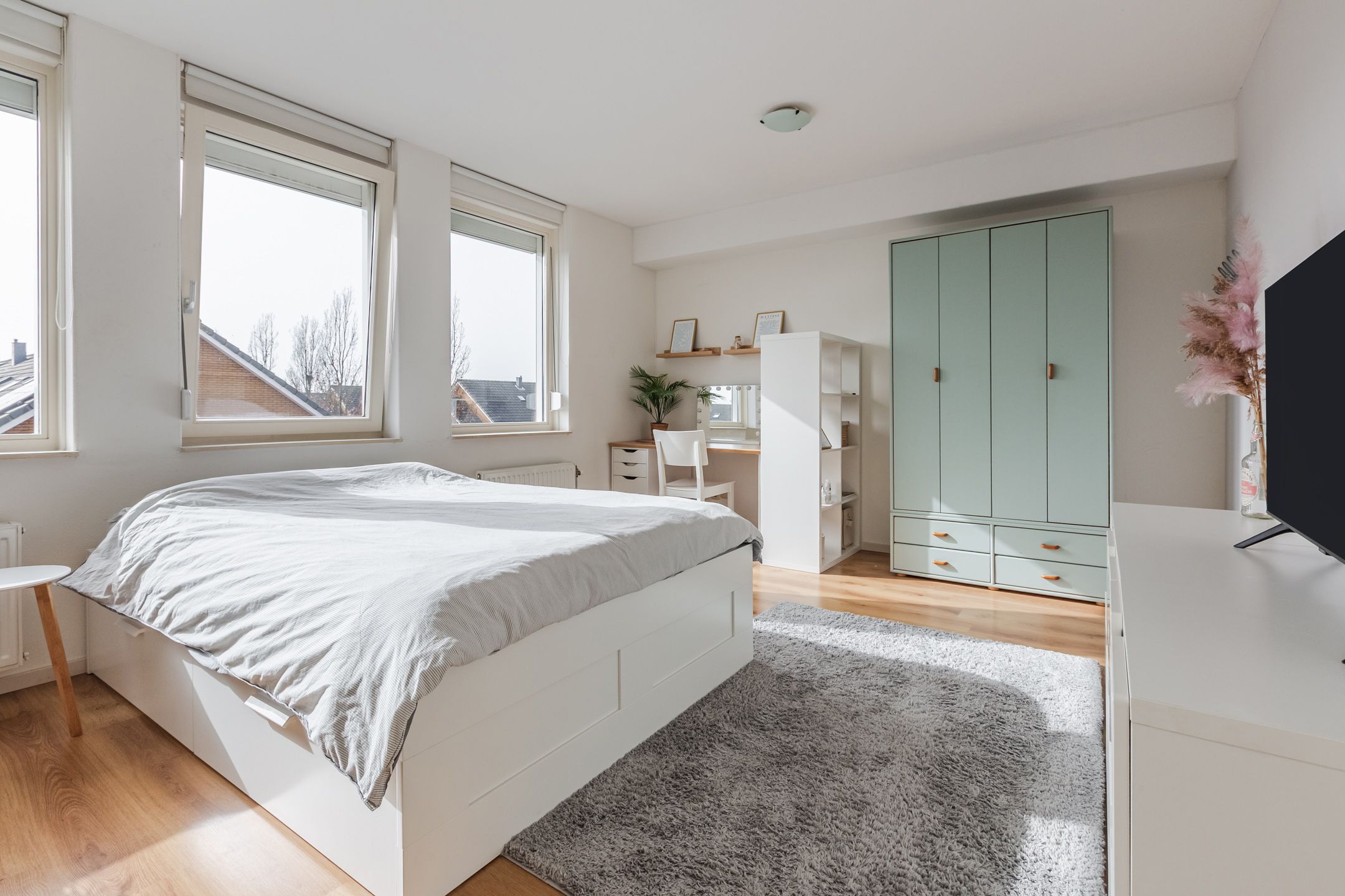 Spacious Move-in Ready Family Home with Sunny Garden in Nieuw-Vennep — 35