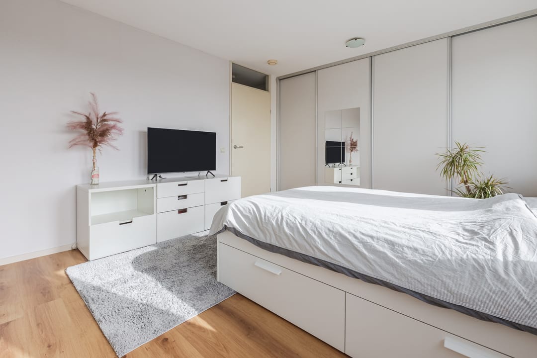 Spacious Move-in Ready Family Home with Sunny Garden in Nieuw-Vennep — 37