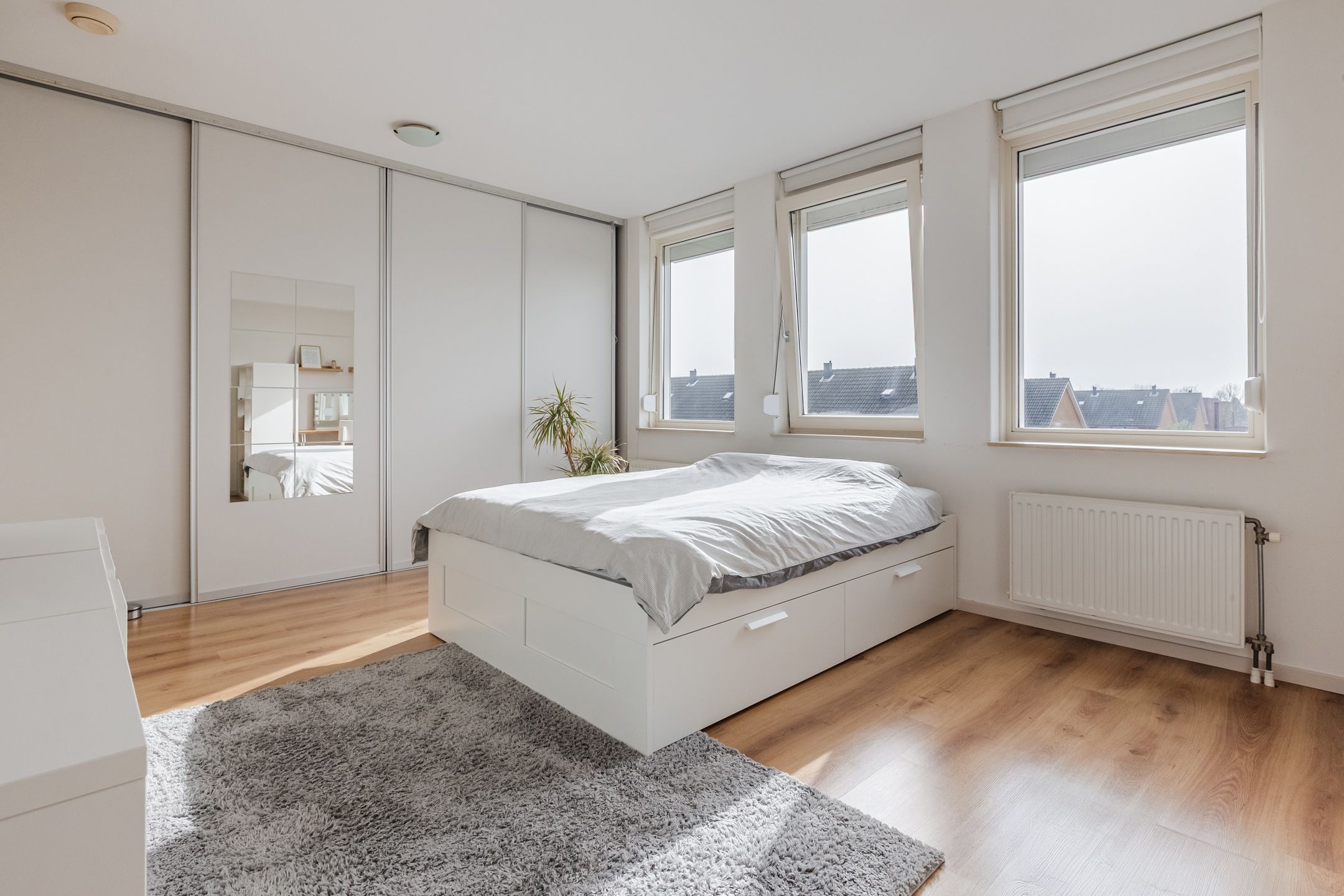 Spacious Move-in Ready Family Home with Sunny Garden in Nieuw-Vennep — 38