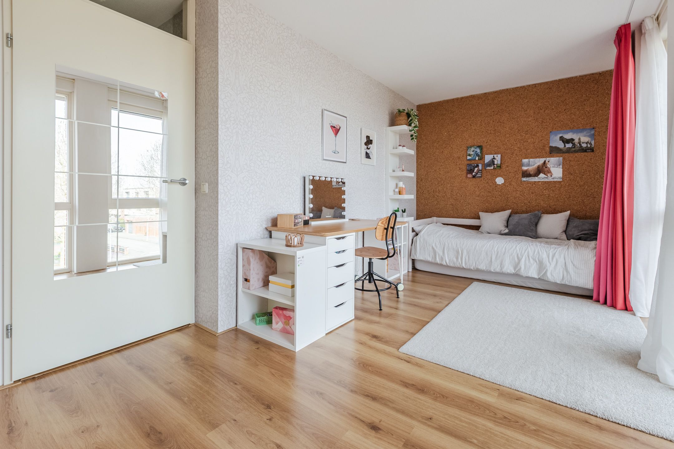 Spacious Move-in Ready Family Home with Sunny Garden in Nieuw-Vennep — 41