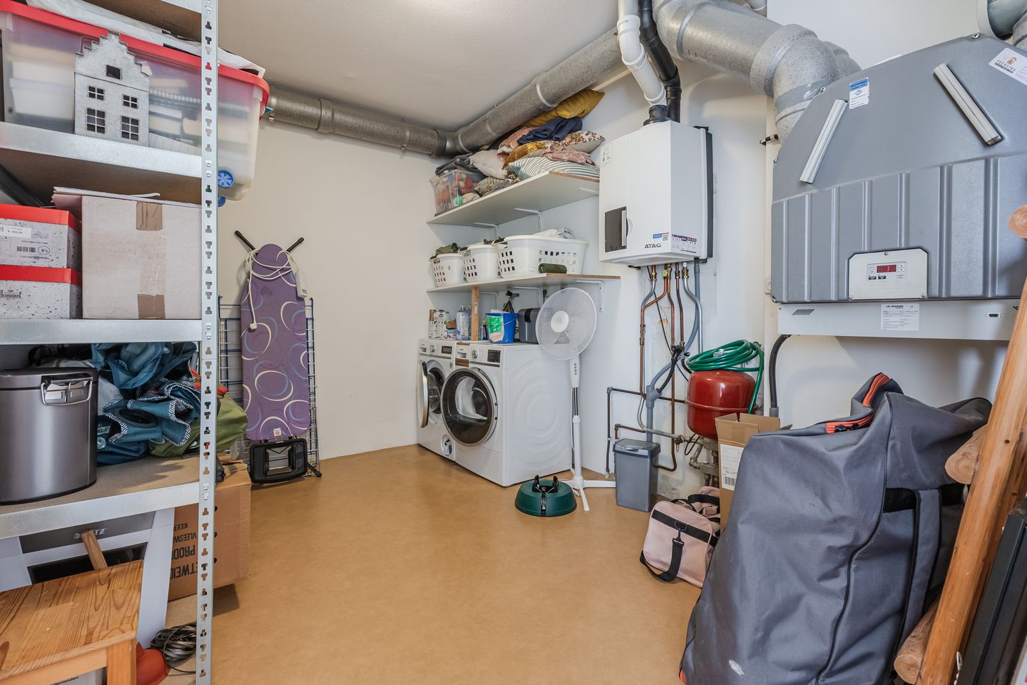 Spacious Move-in Ready Family Home with Sunny Garden in Nieuw-Vennep — 43