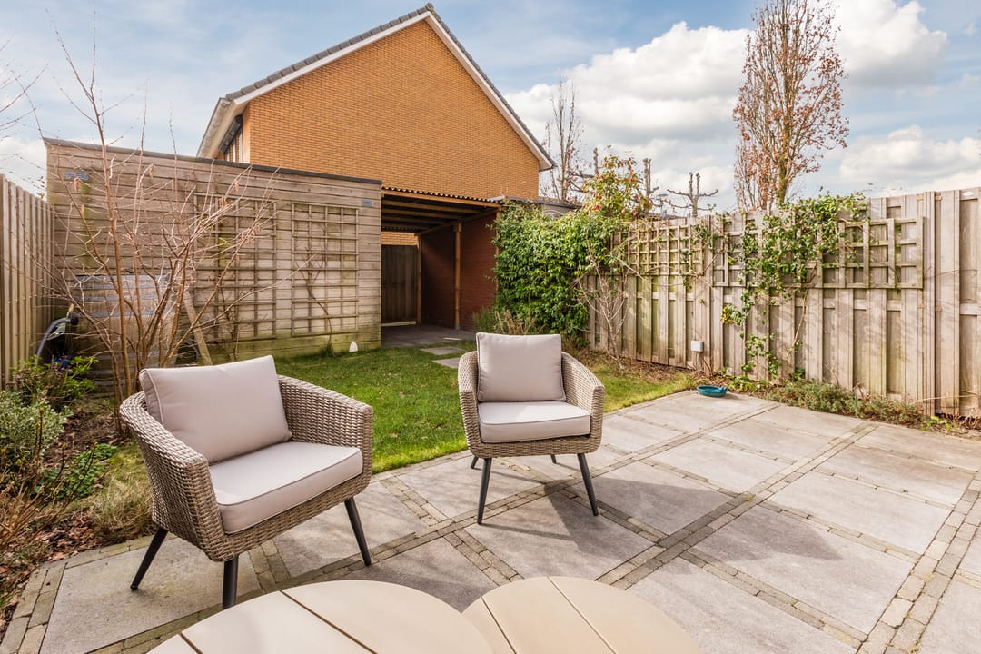 Spacious Move-in Ready Family Home with Sunny Garden in Nieuw-Vennep — 44