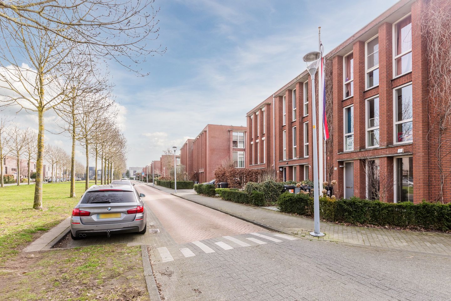 Spacious Move-in Ready Family Home with Sunny Garden in Nieuw-Vennep — 56