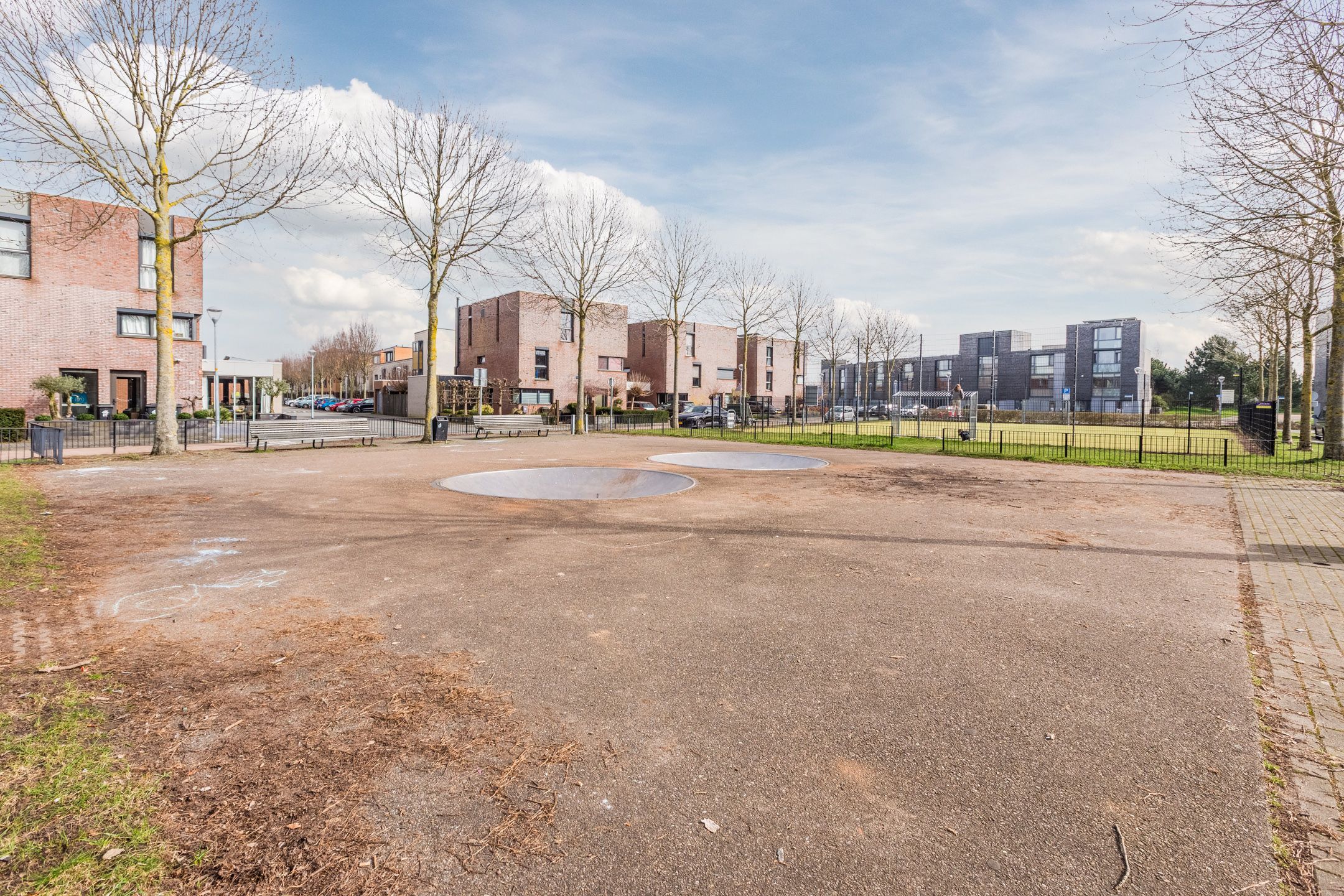 Spacious Move-in Ready Family Home with Sunny Garden in Nieuw-Vennep — 57