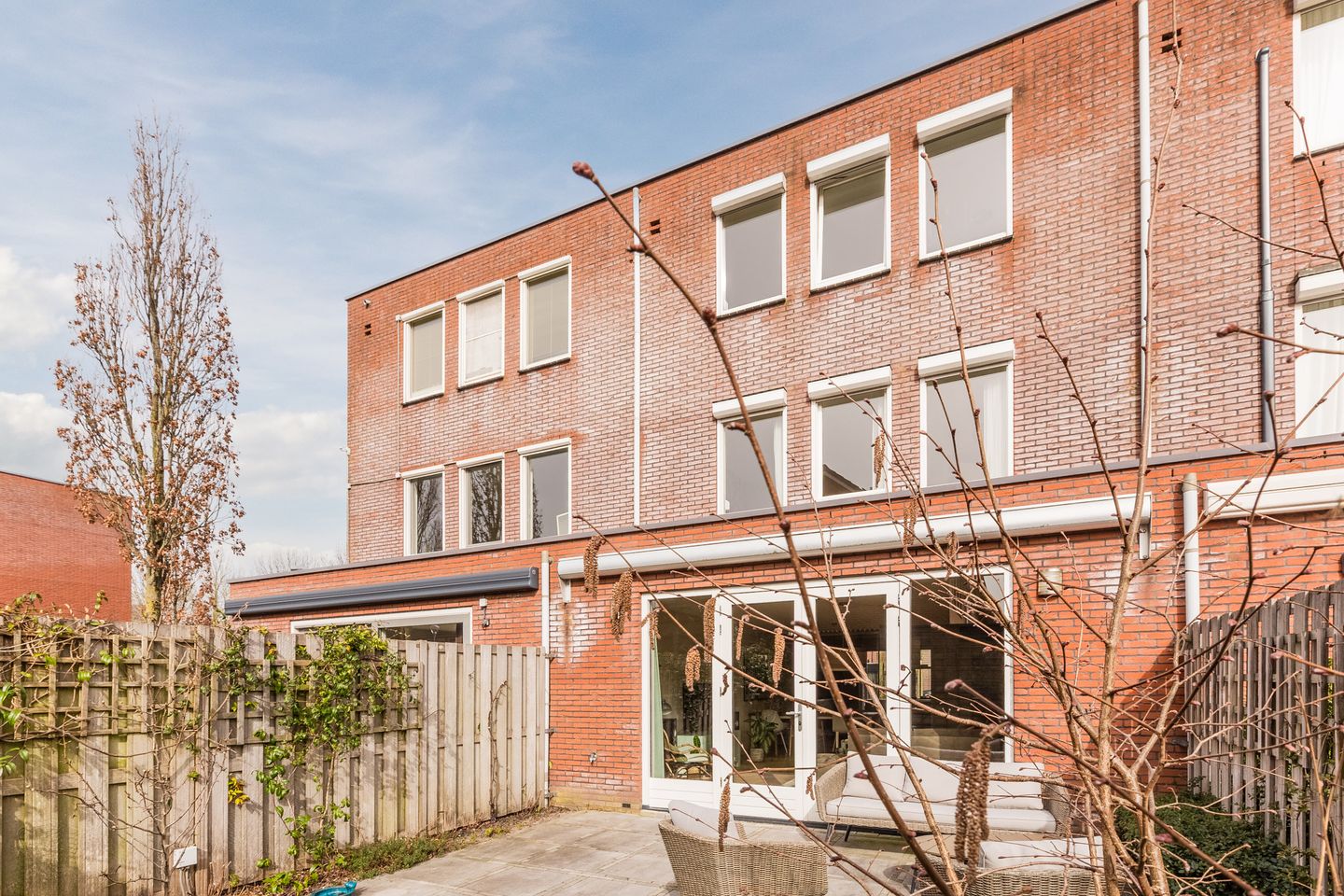 Spacious Move-in Ready Family Home with Sunny Garden in Nieuw-Vennep — 47