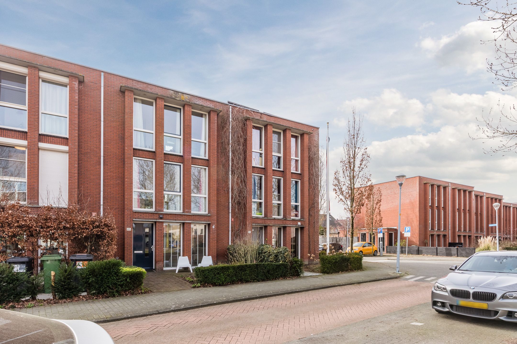 Spacious Move-in Ready Family Home with Sunny Garden in Nieuw-Vennep — 54