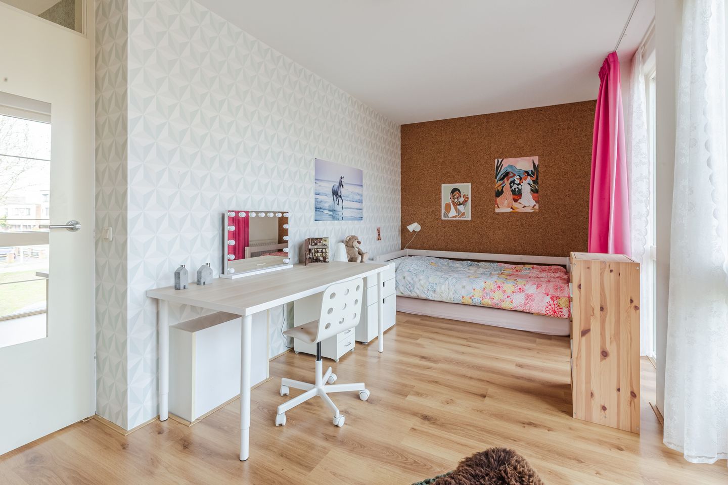 Spacious Move-in Ready Family Home with Sunny Garden in Nieuw-Vennep — 28