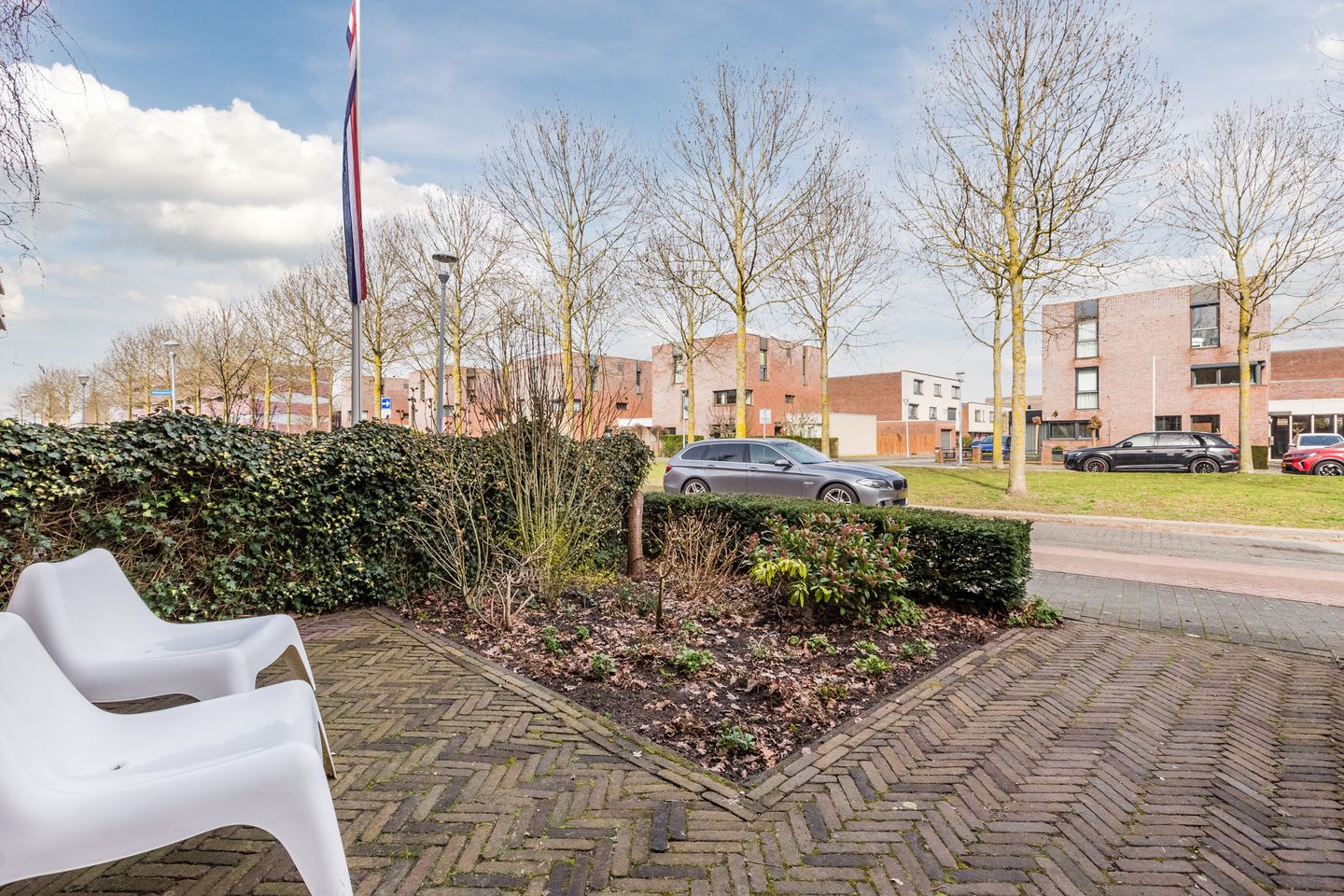 Spacious Move-in Ready Family Home with Sunny Garden in Nieuw-Vennep — 53