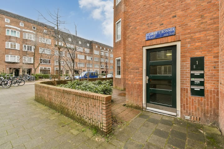 Photo 2 of Henriëtte Ronnerstraat 1-H