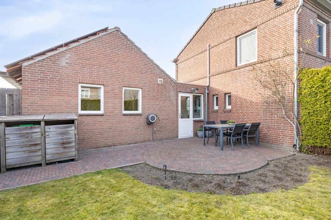 Characteristic Semi-Detached House with Garage and Two Gardens in Volkel — 43