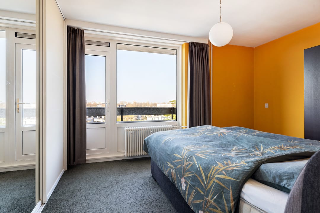 Spacious 3-room apartment with two balconies in Het Lage Land — 17