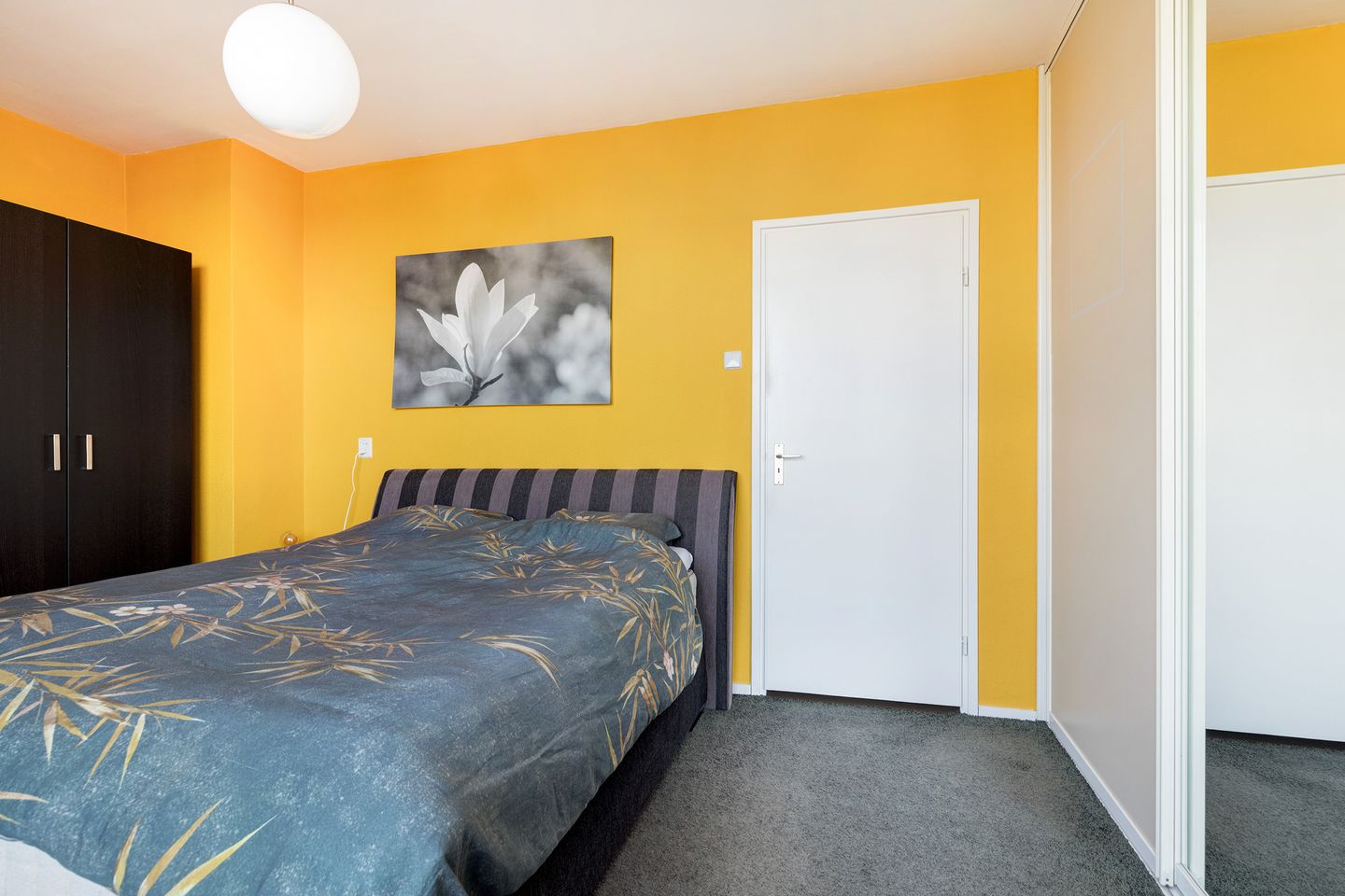 Spacious 3-room apartment with two balconies in Het Lage Land — 19