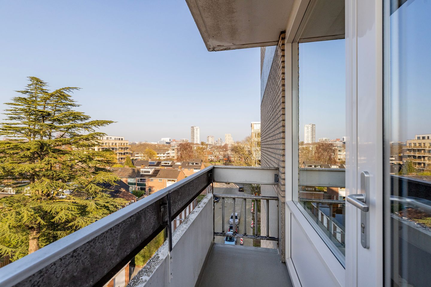 Spacious 3-room apartment with two balconies in Het Lage Land — 24