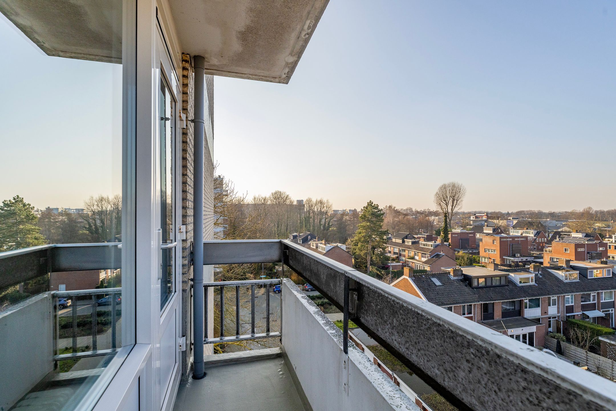 Spacious 3-room apartment with two balconies in Het Lage Land — 25