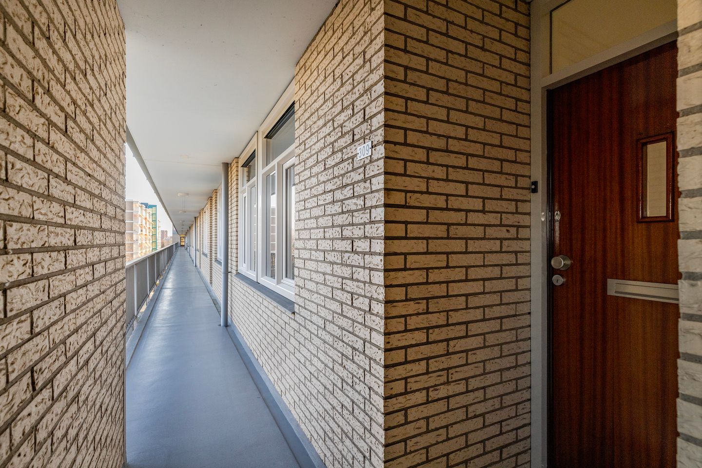 Spacious 3-room apartment with two balconies in Het Lage Land — 27