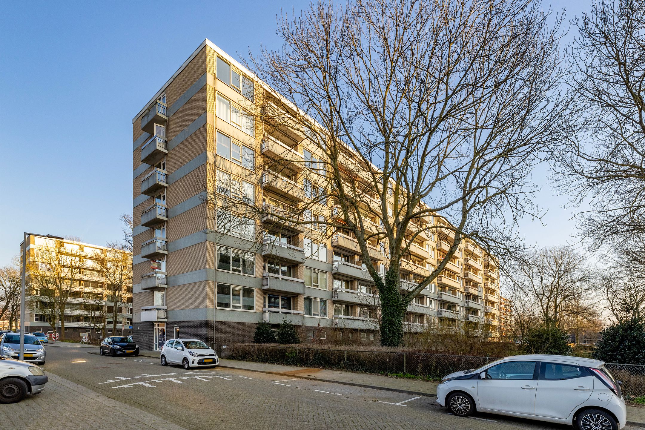 Spacious 3-room apartment with two balconies in Het Lage Land — 31