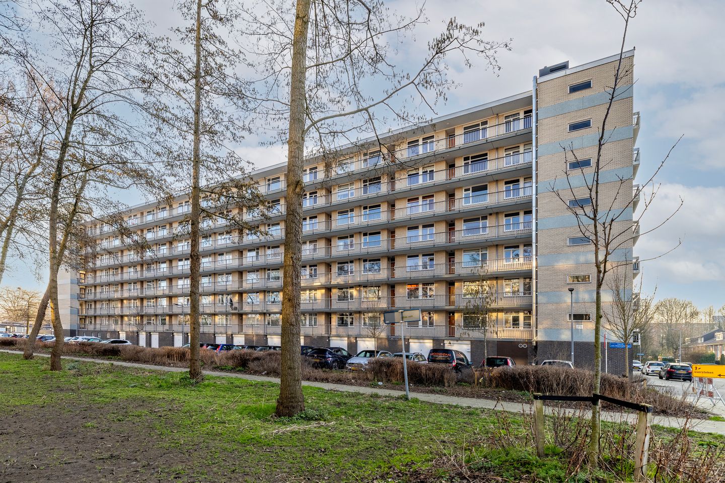 Spacious 3-room apartment with two balconies in Het Lage Land — 32