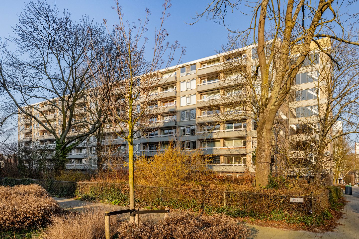 Spacious 3-room apartment with two balconies in Het Lage Land — 33