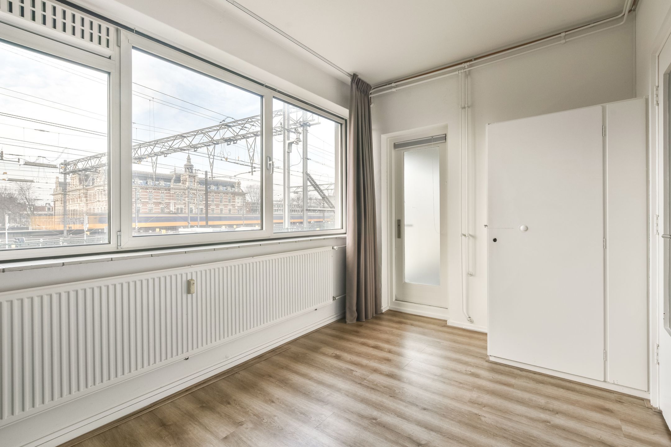 Photo 15 of De Ruijterkade 10-2