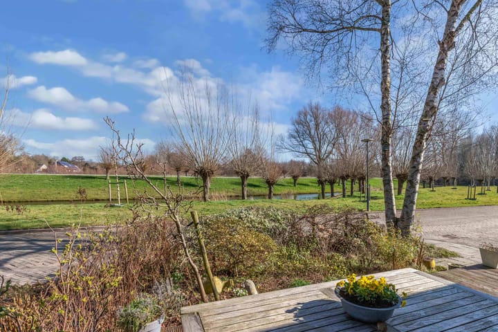 Photo 4 of Dorsvloer 140