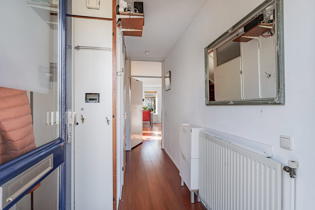 Spacious corner house with 4 bedrooms and free view of greenery and water — 7