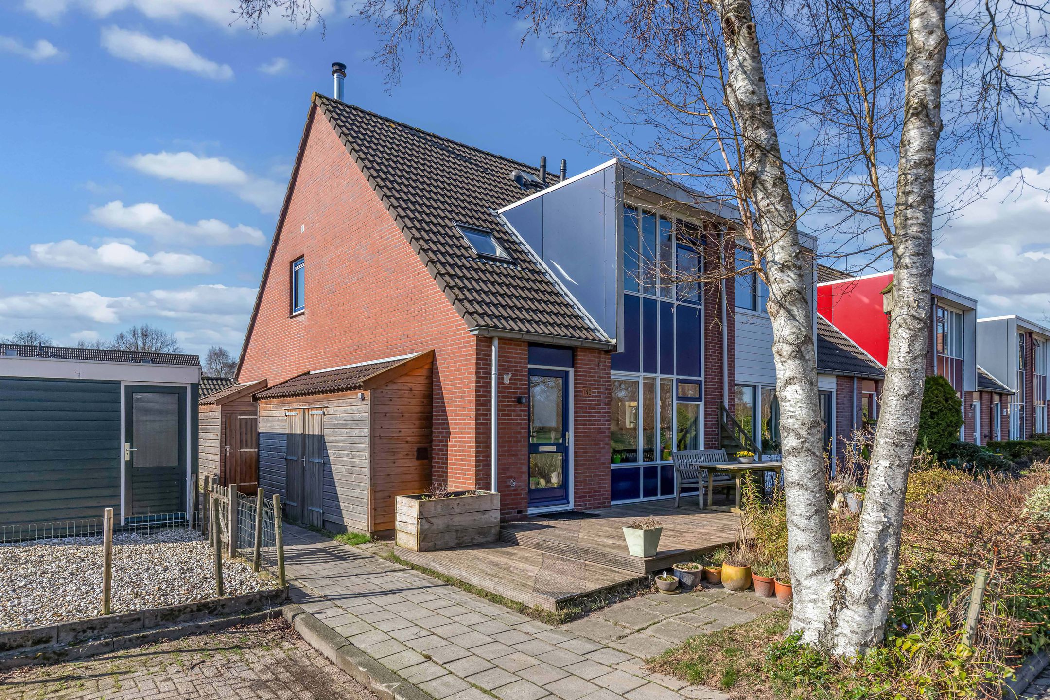 Spacious corner house with 4 bedrooms and free view of greenery and water — 43