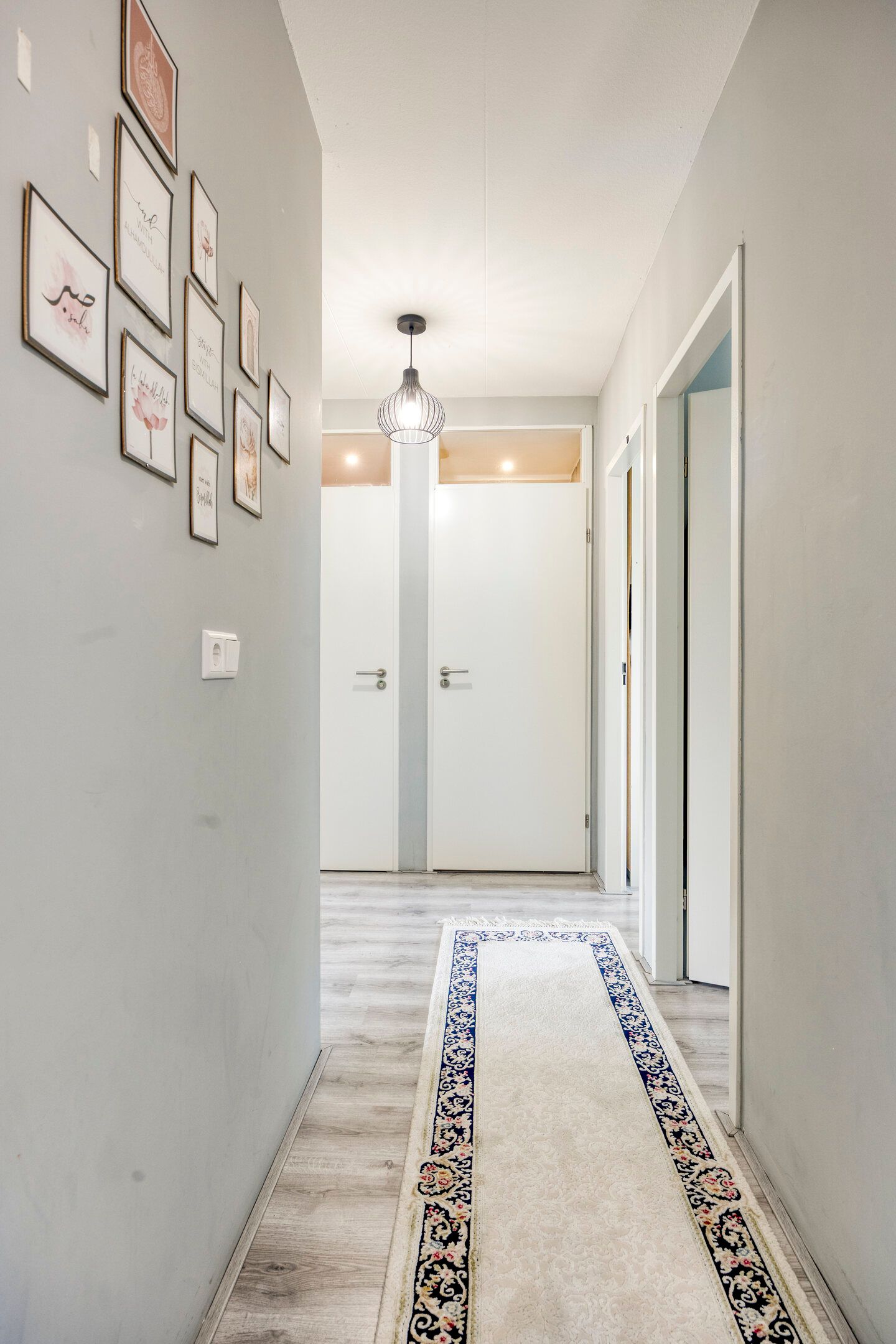 Spacious 4-Bedroom Apartment with Modern Renovations and Panoramic Views in Schiedam — 20