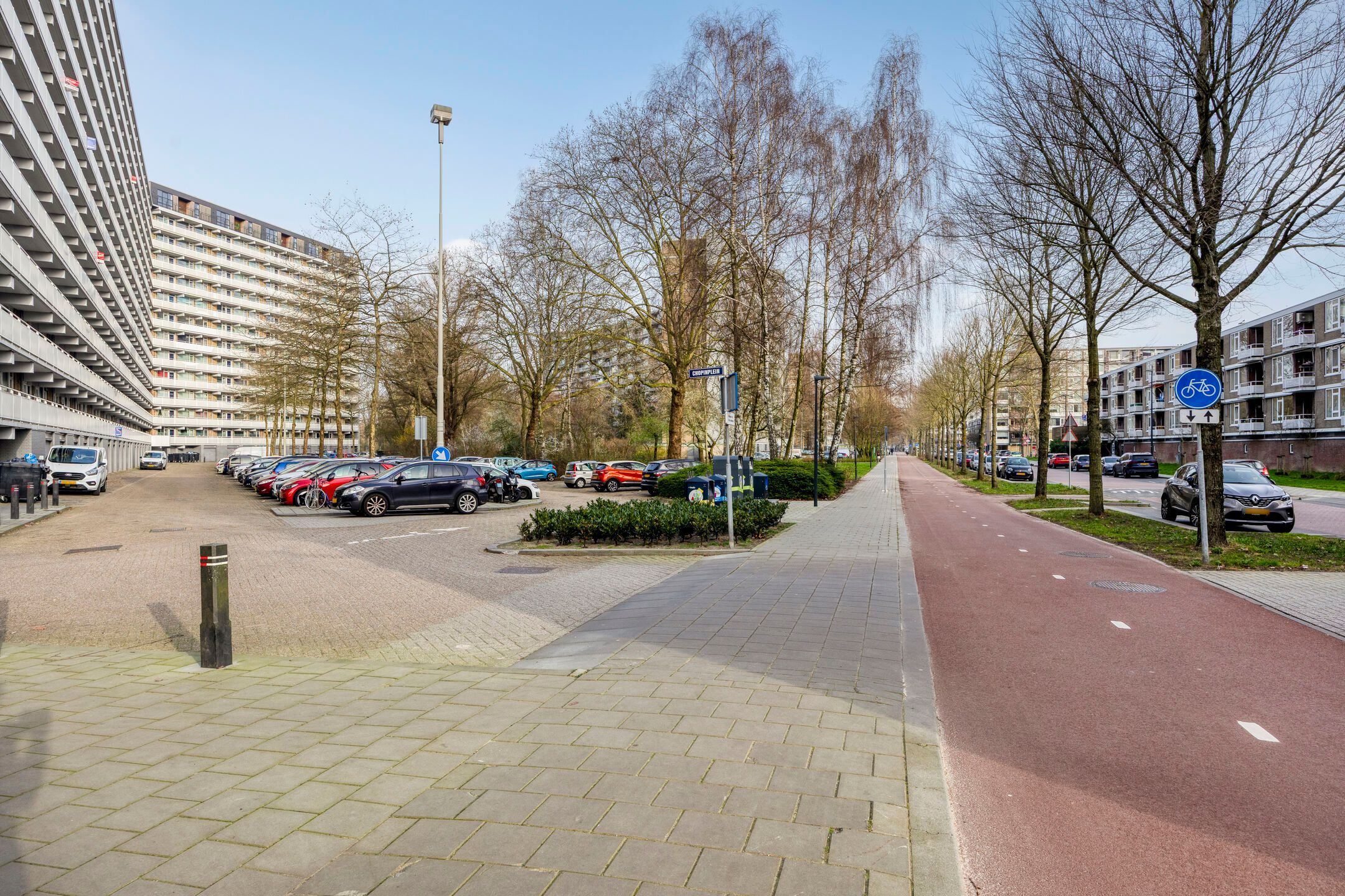 Spacious 4-Bedroom Apartment with Modern Renovations and Panoramic Views in Schiedam — 24